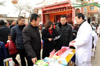 麥積區(qū)政協(xié)文化科技衛(wèi)生“三下鄉(xiāng)”走進(jìn)新陽(yáng)鎮(zhèn)